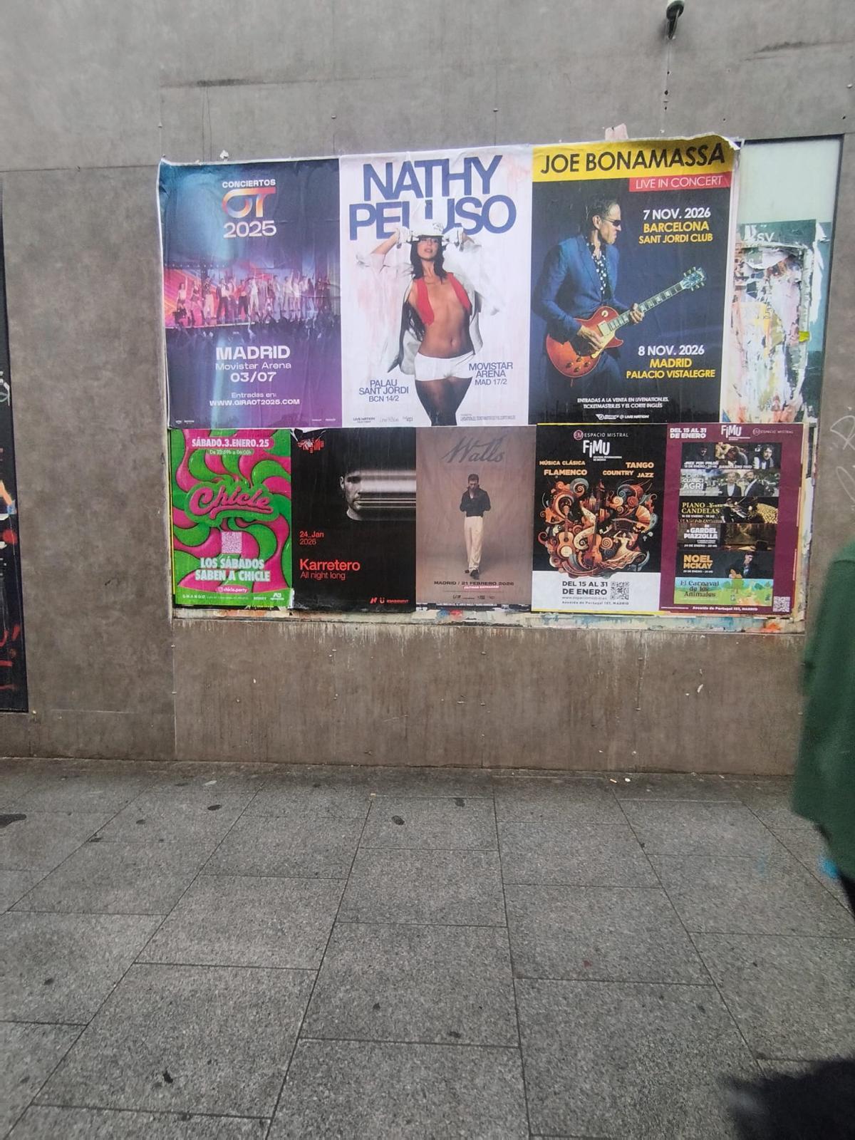 Ejemplo de pegada de carteles en Sevilla